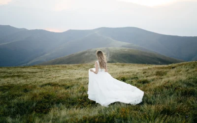 Descubre la elegancia atemporal con los vestidos de novia con corte A en Almacén de la Novia