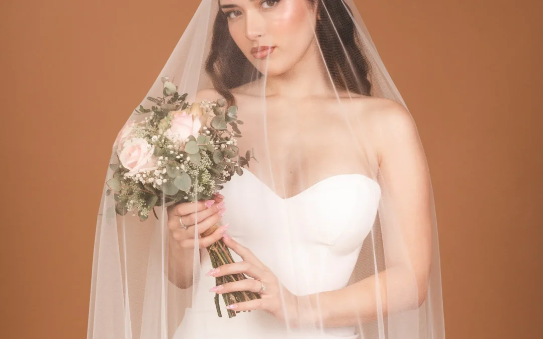 Vestidos de novia con capa desmontable: impacto visual sin renunciar a la comodidad