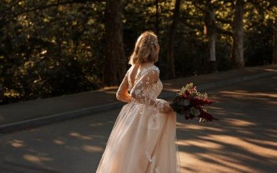 Cómo influyen las series y películas en las tendencias de vestidos de novia